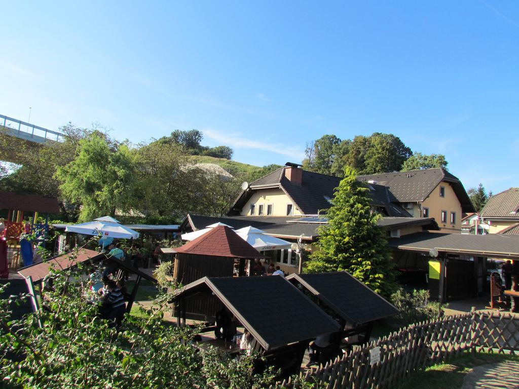 Crni Baron Pension Black Baron Marburg Exterior foto